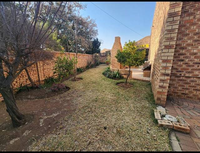 2 BEDROOM TOWNHOUSE FOR SALE IN GREENHILLS